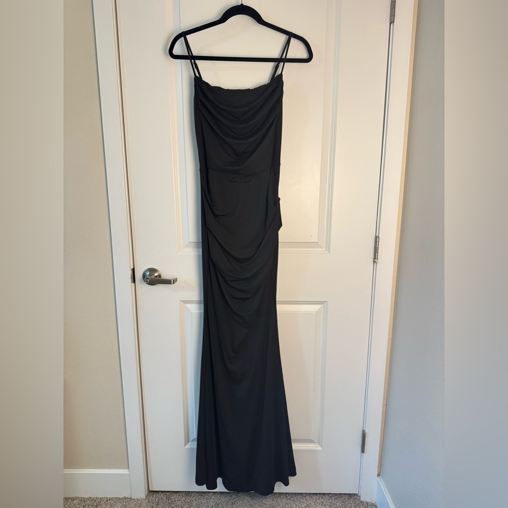 Elegant Fitted Black Evening Gown